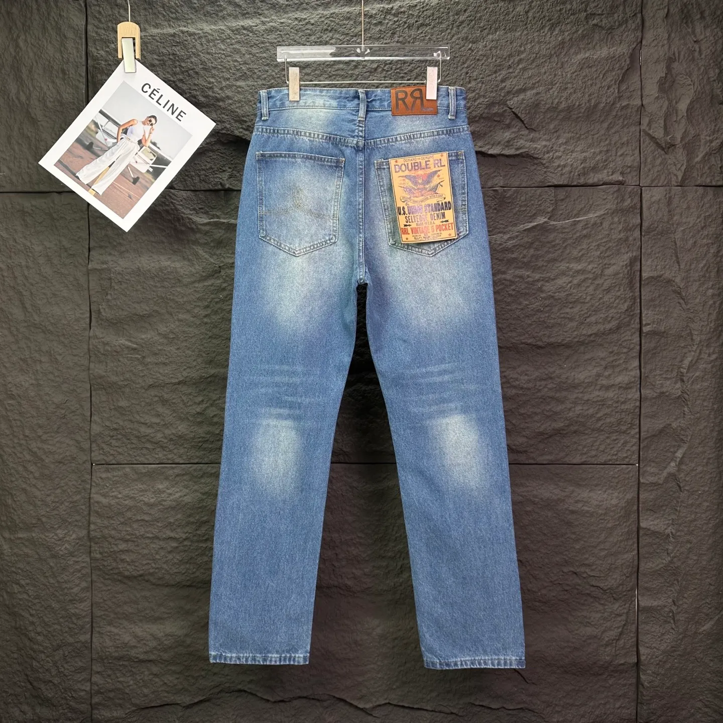 P240 RRL Ralph Lauren 2026 New Retro Frayed Patch Couple Style Washed Jeans 🔥High Version🔥High Version🔥 Top ceiling quality Styles with different washed textures are very friendly to people with thin legs and thick legs. The straight version is very flattering to the leg shape. Moderate length that never goes out of style, easy to match with casually, basic styling for various styles, a must-have in the wardrobe! The fabric is stiff but also makes the upper body soft without losing texture. The washing process is even more perfect. It is a must-have item for everyone! ! ! Washed wheat, hang tag, pants label, complete with three labels, color: blue, size: 28, 30, 32, 34 (four sizes)